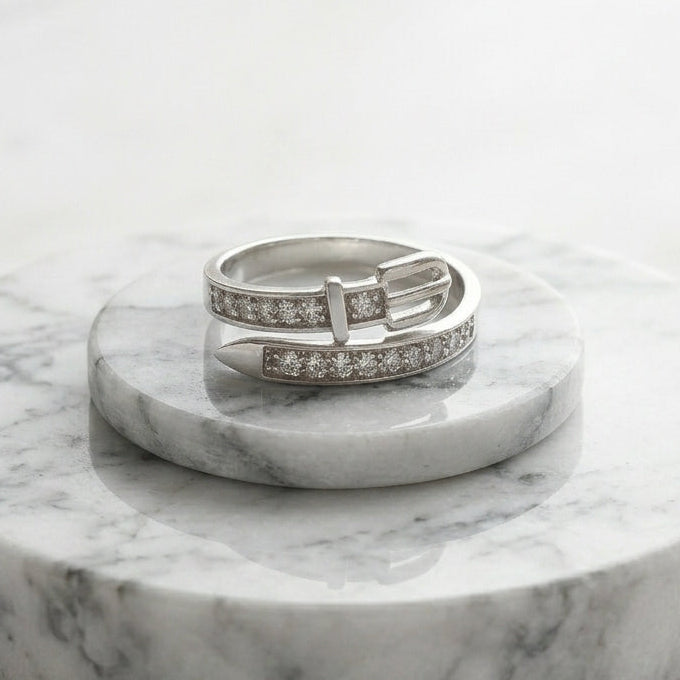 Marble ring holder with a trendy belt 925 sterling silver ring by CHAKORE on a white background